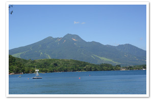 「湖のある避暑地」