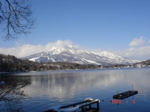 砂間ヶ崎から妙高山を望む