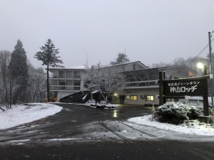 神山ロッヂも　うっすらと雪化粧しました！